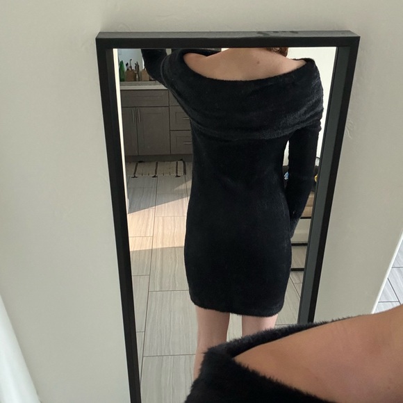 Shoulder dress - Picture 2 of 2